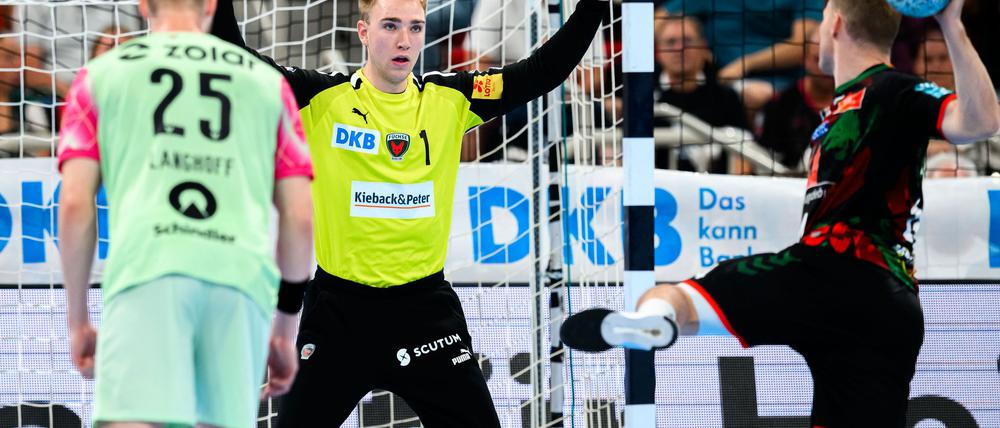 Füchse-Keeper Lasse Ludwig glänzte gegen Erlangen.