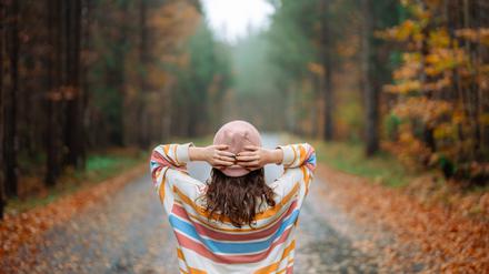 Ein Spaziergang im Wald steht der Genesung oft nicht im Weg – und ist daher nicht zu beanstanden.