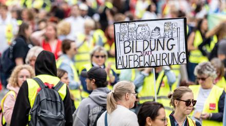 Die Gewerkschaft Verdi will den Druck auf den Senat mit einem unbefristeten Streik in den kommunalen Kitas erhöhen. Noch steht eine Entscheidung des Landesarbeitsgerichts aus. (Archivfoto)