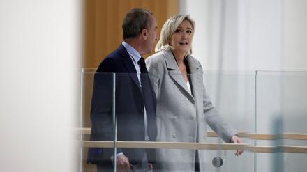 Die französische Rechtsextremistin Marine Le Pen, Abgeordnete der Partei Rassemblement National (RN), trifft zu ihrem Prozess wegen angeblicher Veruntreuung von EU-Mitteln am Gericht in Paris ein. 