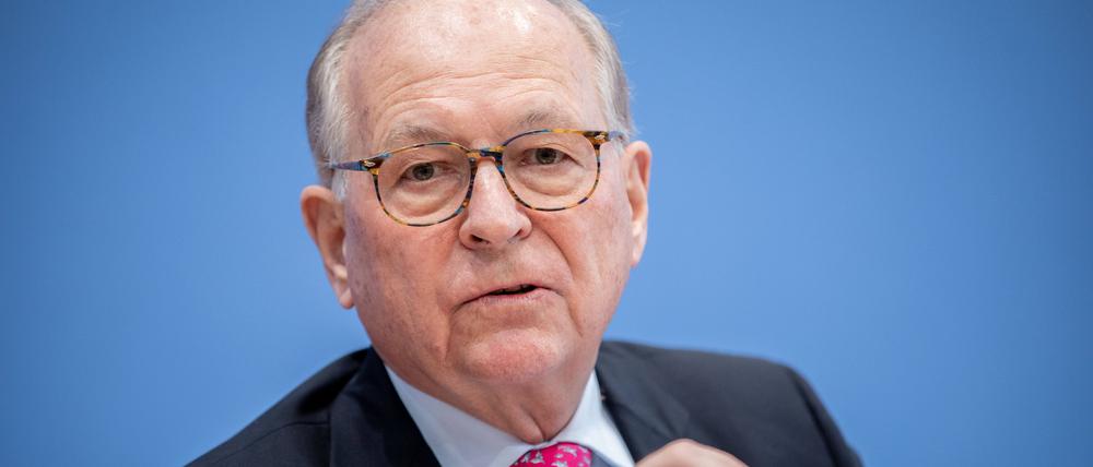 Der Vorsitzende der Münchner Sicherheitskonferenz, Wolfgang Ischinger, stellt in der Bundespressekonferenz den Münchner Sicherheitsbericht 2019 vor. Vor Beginn der Münchner Sicherheitskonferenz hat er die deutsche Außenpolitik als zu behäbig kritisiert. Die militärische Kraft Deutschlands sei im Vergleich zum politischen Gewicht in Europa zu schwach, betonte der Top-Diplomat. +++ dpa-Bildfunk +++