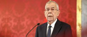 Österreichs Bundespräsident Alexander Van der Bellen spricht noch am Wahlabend zu den Menschen in Österreich. 