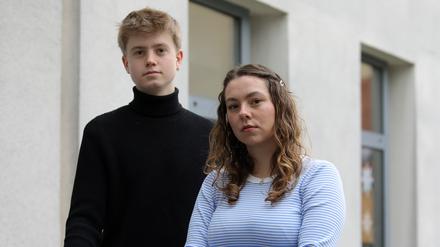 Die Sprecher der Grünen Jugend Brandenburg, Jelle Siemer und Rosa Hurm, legen zu Ende Oktober ihre Ämter nieder und sind bei Bündnis 90/Die Grünen ausgetreten. 