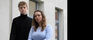 Die Sprecher der Grünen Jugend Brandenburg, Jelle Siemer und Rosa Hurm, legen zu Ende Oktober ihre Ämter nieder und sind bei Bündnis 90/Die Grünen ausgetreten. 