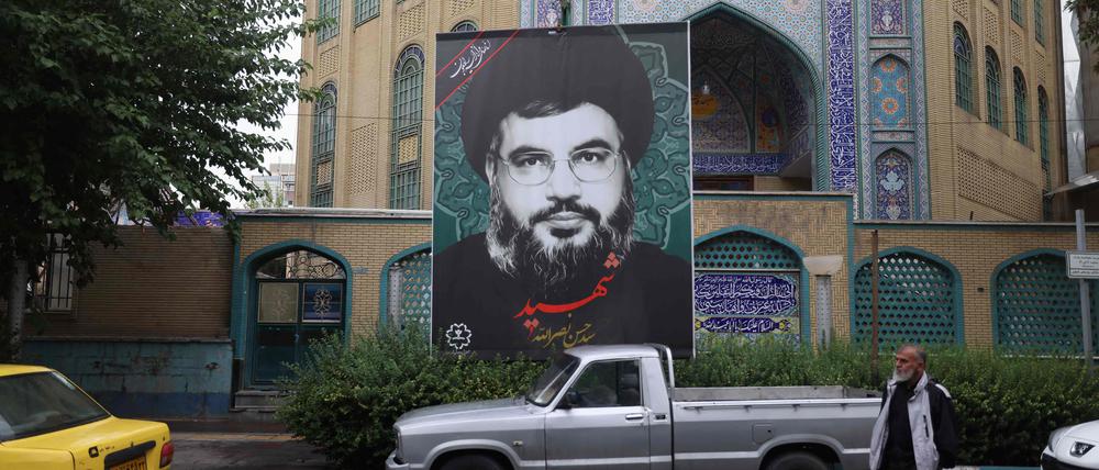 Der von Israel getötet Hisbollah-Chef Hassan Nasrallah auf einem Plakat