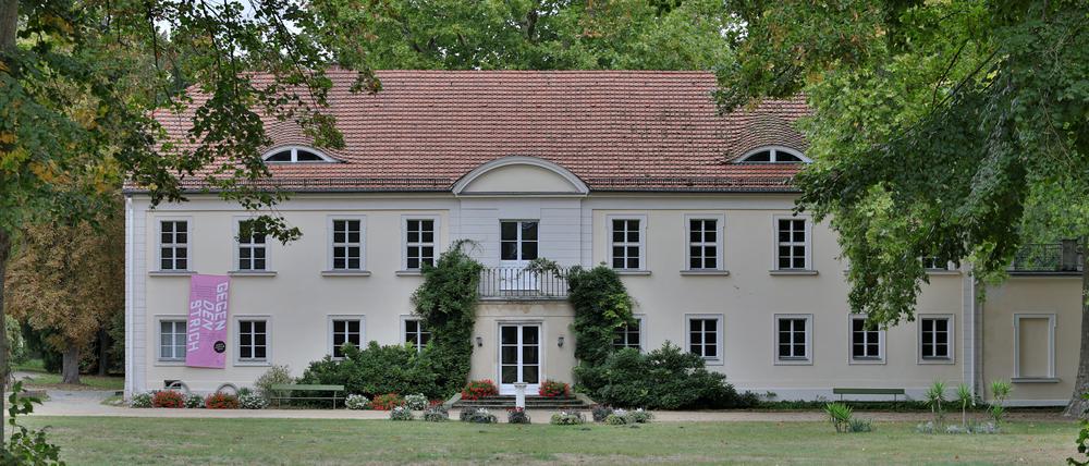Schloss Sacrow wurde 1773 von Graf Johann Ludwig von Hordt errichtet, der wegen eines Staatsstreiches aus Schweden geflohen war.