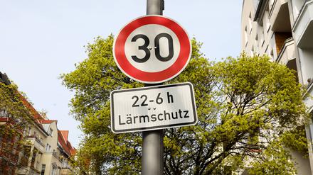 Lärm macht krank, besonders in der Nacht: Deshalb soll bald an Hunderten Straßenabschnitten in Berlin von 22 bis 6 Uhr Tempo gelten.