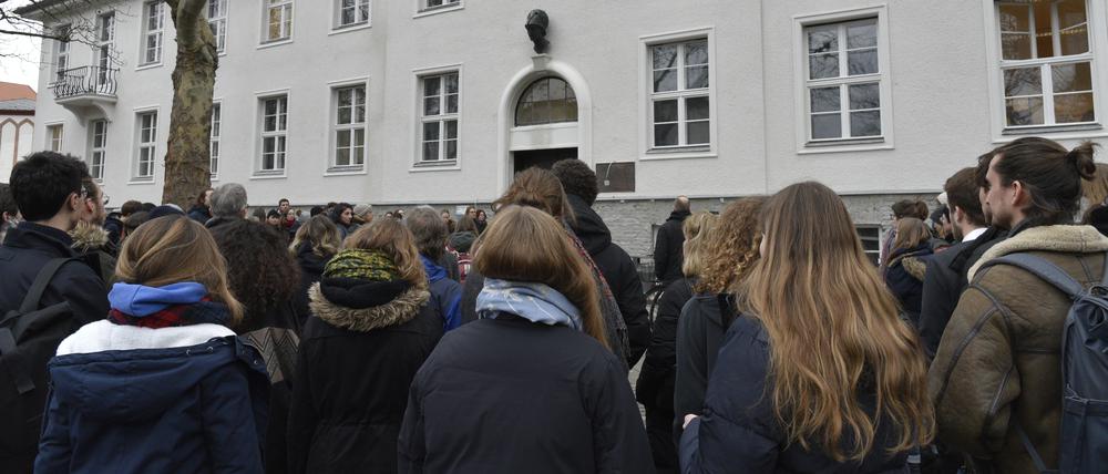 Gedenken vor der Ihnestraße 22 am 27. Januar.