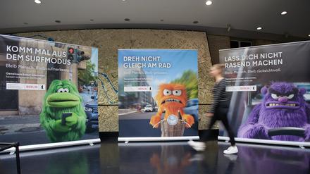 Plakate der neuen Verkehrssicherheitskampagne «Gemeinsam besser ankommen».