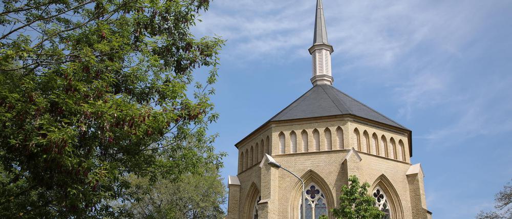 Die Alte Neuendorfer Kirche in Babelsberg.