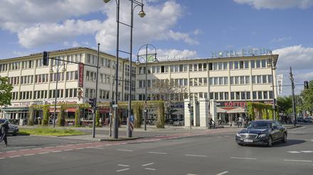 Am Kurt-Schumacher-Platz wurde eine Fußgängerin bei einem Unfall getötet.