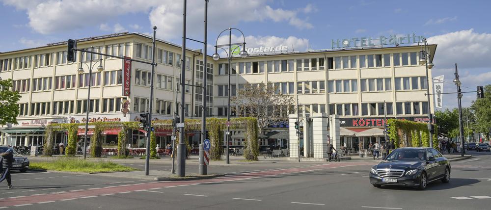 Am Kurt-Schumacher-Platz wurde eine Fußgängerin bei einem Unfall getötet.