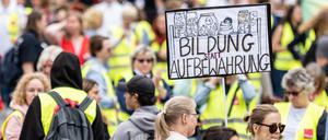 Nach mehrtägigen Warnstreiks seit Juni sollte am Montag der unbefristete Streik beginnen – und wurde verboten. 