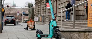 Die türkisfarbenen E-Scooter der Marke Tier erhalten bald einen neuen Anstrich (Archivbild). 