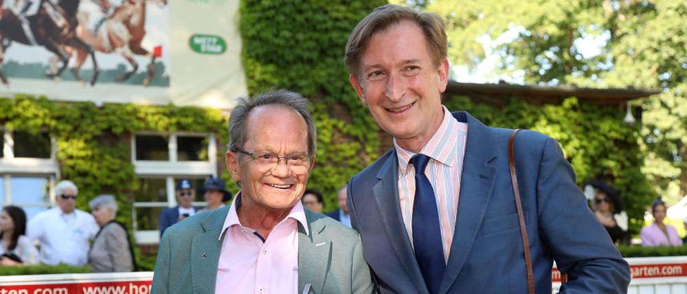 Rennbahn-Eigner Gerhard Schöningh (re.) schätzt am Renntag der Deutschen Einheit den Austausch mit Zeitzeugen wie Lutz Mäder.
