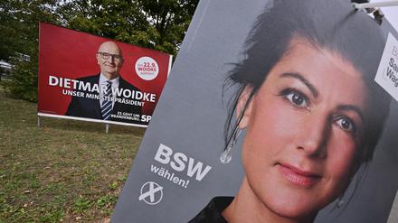 Plakate von Sahra Wagenknecht und Dietmar Woidke.  