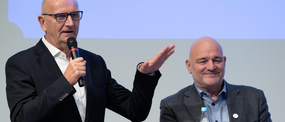 Brandenburgs Ministerpräsident Dietmar Woidke (l) neben BSW-Landeschef Robert Crumbach.