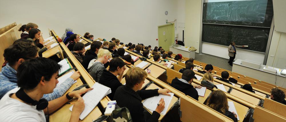 Ob die Hauptstadtzulage künftig auch Hochschulbeschäftigten zusteht, ist strittig.