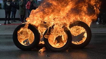 Gegen die mögliche Schließung des Werks protestierten Audi-Mitarbeiter Anfang September mit brennenden Reifen.