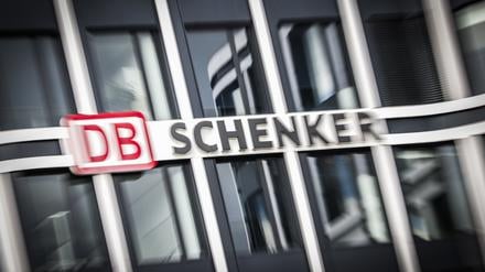 Blick auf die Hauptverwaltung von DB Schenker in Essen. Die Bahn verkauft die Logistiksparte Schenker nach Dänemark. 