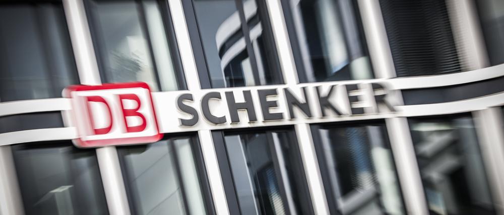 Blick auf die Hauptverwaltung von DB Schenker in Essen. Die Bahn verkauft die Logistiksparte Schenker nach Dänemark.