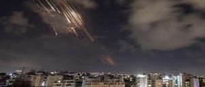 Nach Angaben des israelischen Militärs wurden am Dienstag etwa 180 iranische Raketen abgeschossen.