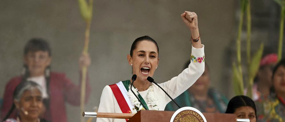Mexikos neue Präsidentin Claudia Sheinbaum hält eine Rede.