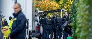 Polizisten vor der israelischen Botschaft in Kopenhagen.