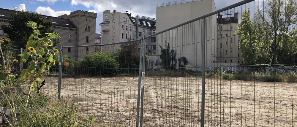 Hier, direkt hinter dem Kreuzberger Finanzamt am Mehringdamm, entsteht das „Modellprojekt Rathausblock“.