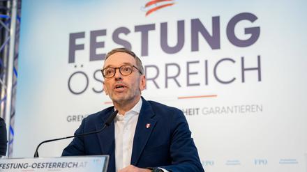 FPÖ-Chef Herbert Kickl gilt als extrem rechts. Bisher will keiner mit dem Wahlsieger in Österreich koalieren.