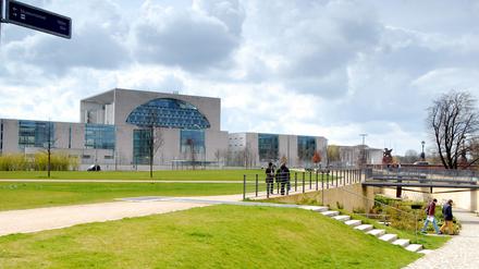 Berlin im Regierungsviertel am Spreebogen im Spreebogenpark. 