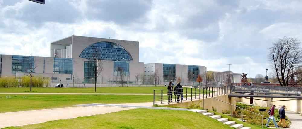 Berlin im Regierungsviertel am Spreebogen im Spreebogenpark.