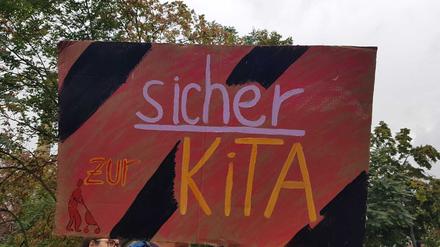 Die Eltern fordern einen sicheren Weg zur Kita.