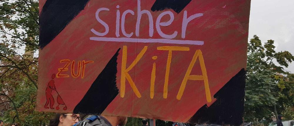 Die Eltern fordern einen sicheren Weg zur Kita.
