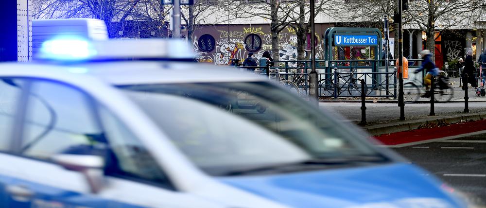 Ein Polizeiwagen im Einsatz. (Symbolbild)