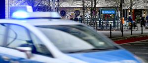 Ein Polizeiwagen im Einsatz. (Symbolbild)