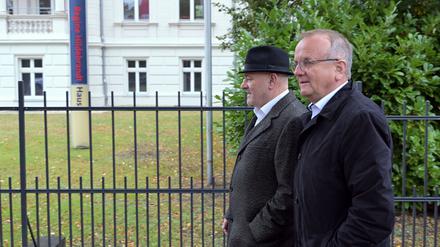 BSW-Chef Robert Crumbach und Detleft Tabbert, Bürgermeister von Templin  (l-r) auf dem Weg zur SPD-Parteizentrale in Potsdam 
