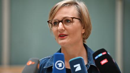 ARCHIV - 27.09.2024, Berlin: Franziska Brantner (Bündnis 90/Die Grünen), Parlamentarische Staatssekretärin beim Bundesminister für Wirtschaft und Klimaschutz, gibt auf einer Pressekonferenz ihre Kandidatur für den Parteivorsitz bekannt. (zu dpa: «Brantner räumt Fehler der Grünen ein») Foto: Anna Ross/dpa +++ dpa-Bildfunk +++