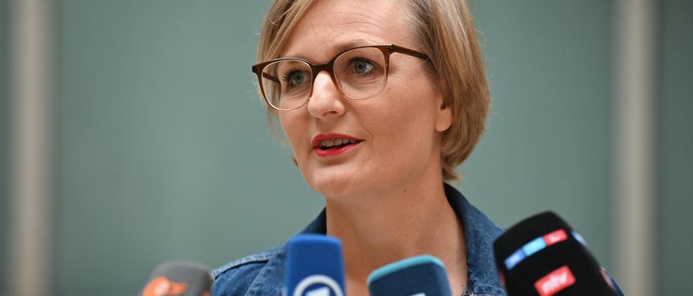 ARCHIV - 27.09.2024, Berlin: Franziska Brantner (Bündnis 90/Die Grünen), Parlamentarische Staatssekretärin beim Bundesminister für Wirtschaft und Klimaschutz, gibt auf einer Pressekonferenz ihre Kandidatur für den Parteivorsitz bekannt. (zu dpa: «Brantner räumt Fehler der Grünen ein») Foto: Anna Ross/dpa +++ dpa-Bildfunk +++