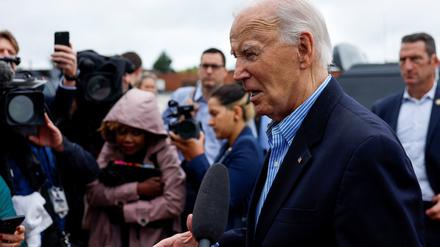 US-Präsident Joe Biden spricht mit den Medien über einen Angriff auf iranische Atomanlagen.