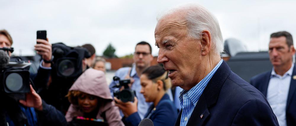 US-Präsident Joe Biden spricht mit den Medien über einen Angriff auf iranische Atomanlagen.