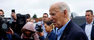 US-Präsident Joe Biden spricht mit den Medien über einen Angriff auf iranische Atomanlagen.