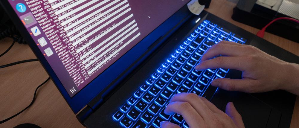 Amerikanischen Behörden sind in Zusammenarbeit mit Microsoft russische Hacker ins Netz gegangen.