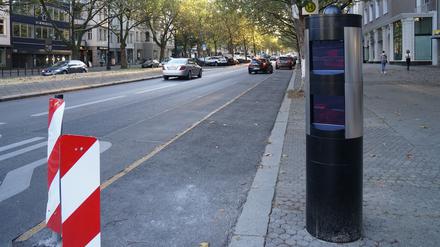 Am Kurfürstendamm hat die Berliner Polizei den zweiten stationären Tempo-Blitzer aufgestellt.