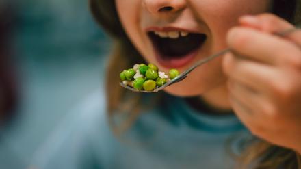 Guten Appetit! Nach dem Chaos zum Schuljahresbeginn läuft es beim Mensa-Essen nun besser.