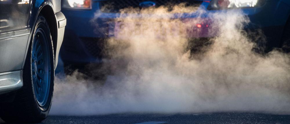 Viel Streit um heiße Luft: Verbrenner-Abgase von Dieseln und Benzinern sind schlecht für die Umwelt. (Symbolbild)