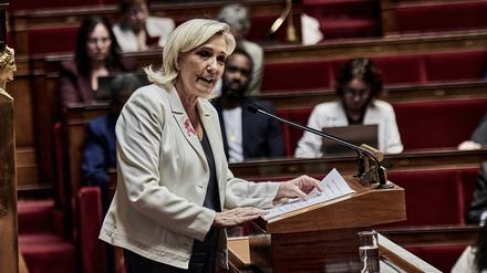 Marine Le Pen reagiert als Oppositionsführerin auf die erste Regierungserklärung von Premier Michel Barnier.