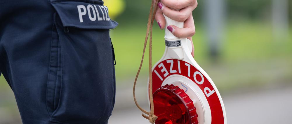 Am Busbahnhof Dessau hat die Polizei einen betrunkenen Busfahrer aus dem Verkehr gezogen. Er fuhr Schienenersatzverkehr, auch über die Autobahn. 