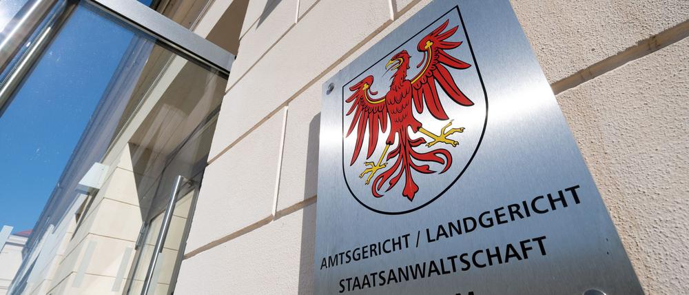 Der Tod eines Säuglings wird vor Gericht verhandelt - die Angeklagten äußerten sich zum Prozessbeginn nicht. (Archivbild)