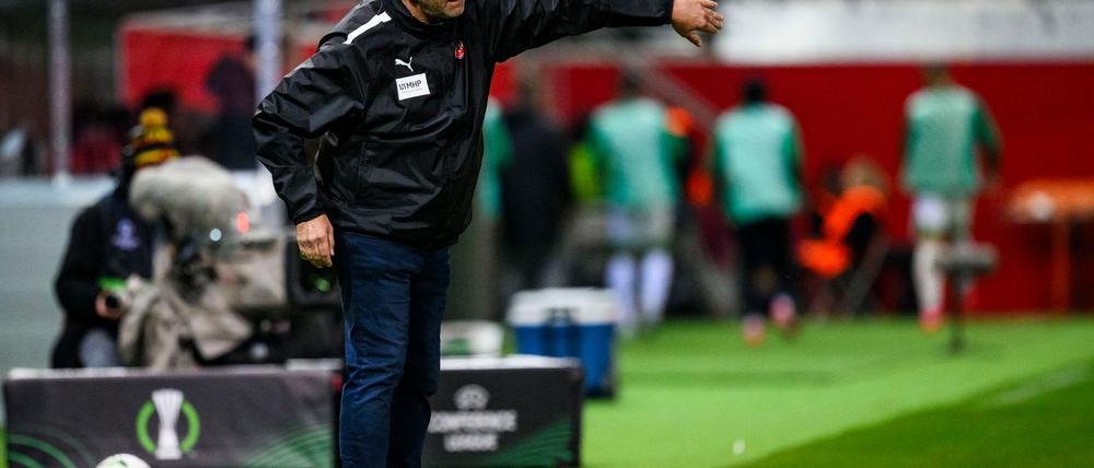 Trainer Frank Schmidt startete erfolgreich mit dem 1. FC Heidenheim in die Ligaphase der Conference League.